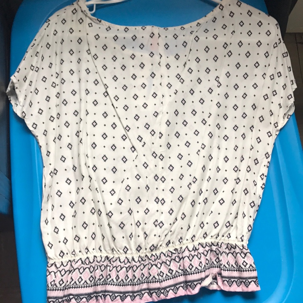 Geometric Patterned Blouse - Picture 2 of 2